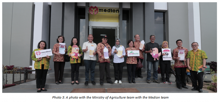 Photo 3 - A photo with the Ministry of Agriculture team with the Medion team