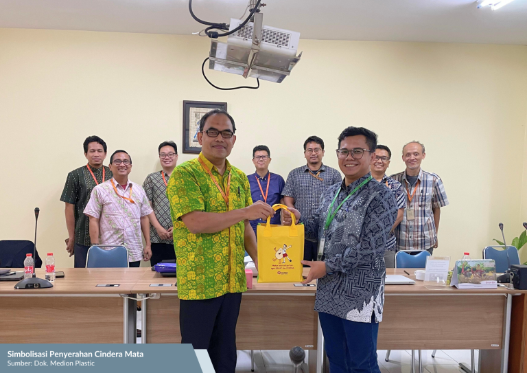 Simbolisasi Penyerahan Cindera Mata