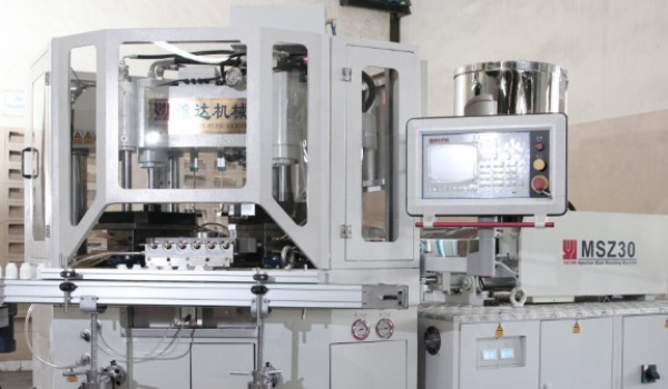 Produksi Botol Kemasan dengan Mesin Injection Blow Molding