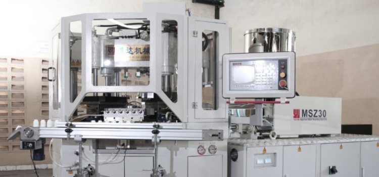 Produksi Botol Kemasan dengan Mesin Injection Blow Molding